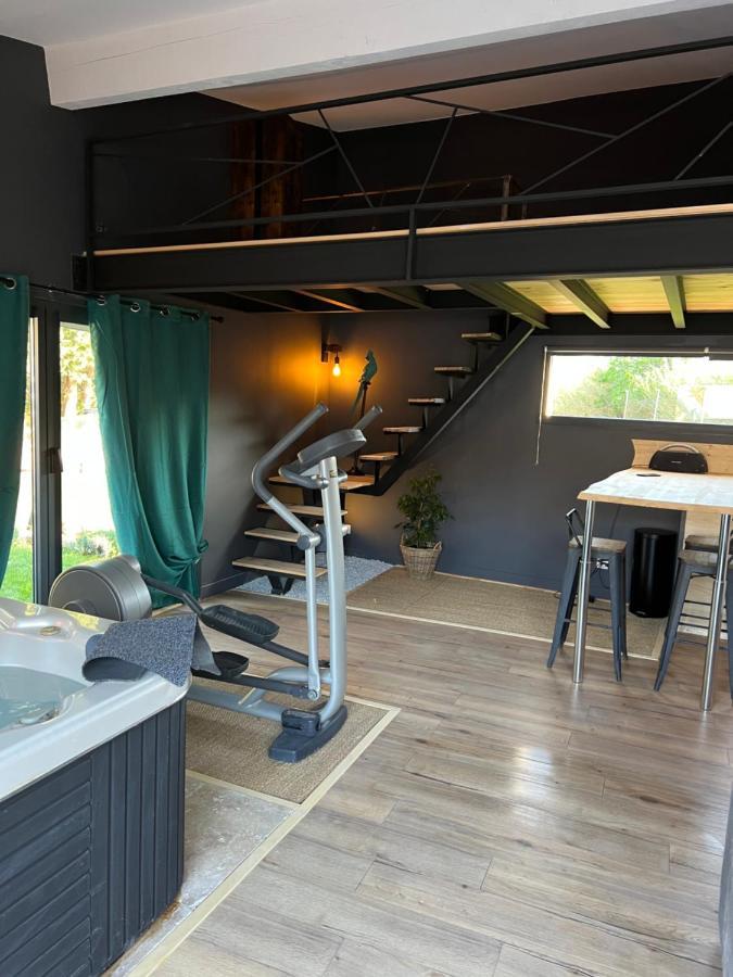 Ferienwohnung Charmant Logement Avec Jacuzzi Salon-de-Provence Exterior foto