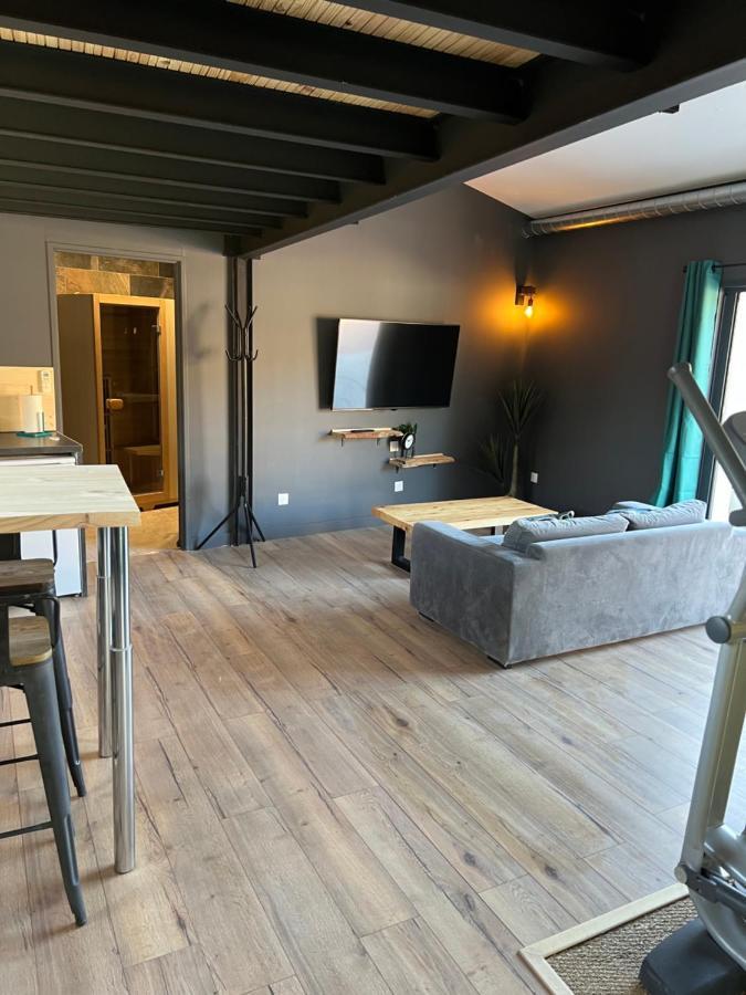 Ferienwohnung Charmant Logement Avec Jacuzzi Salon-de-Provence Exterior foto